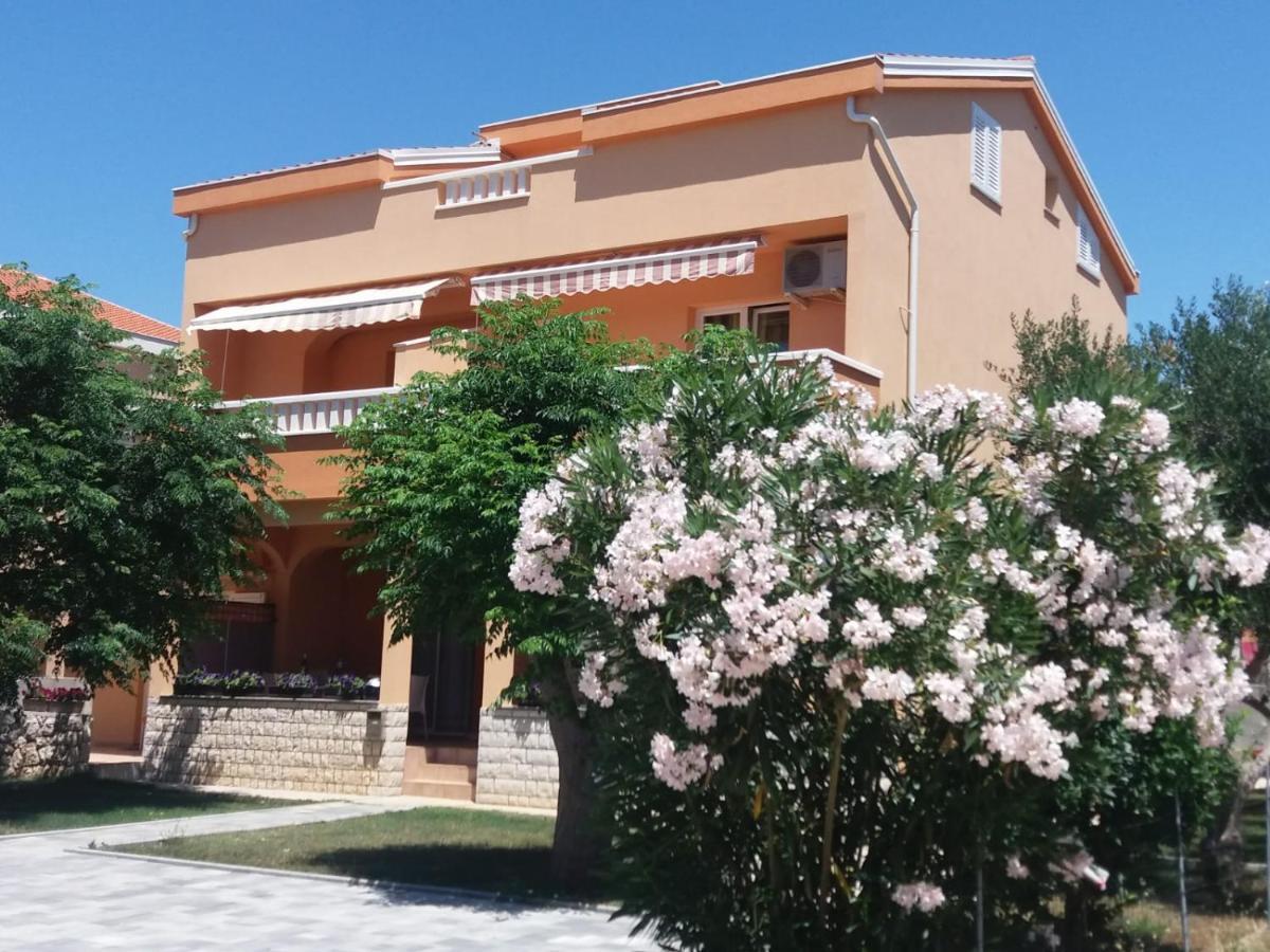 Apartmani Ruza Novalja Exterior foto