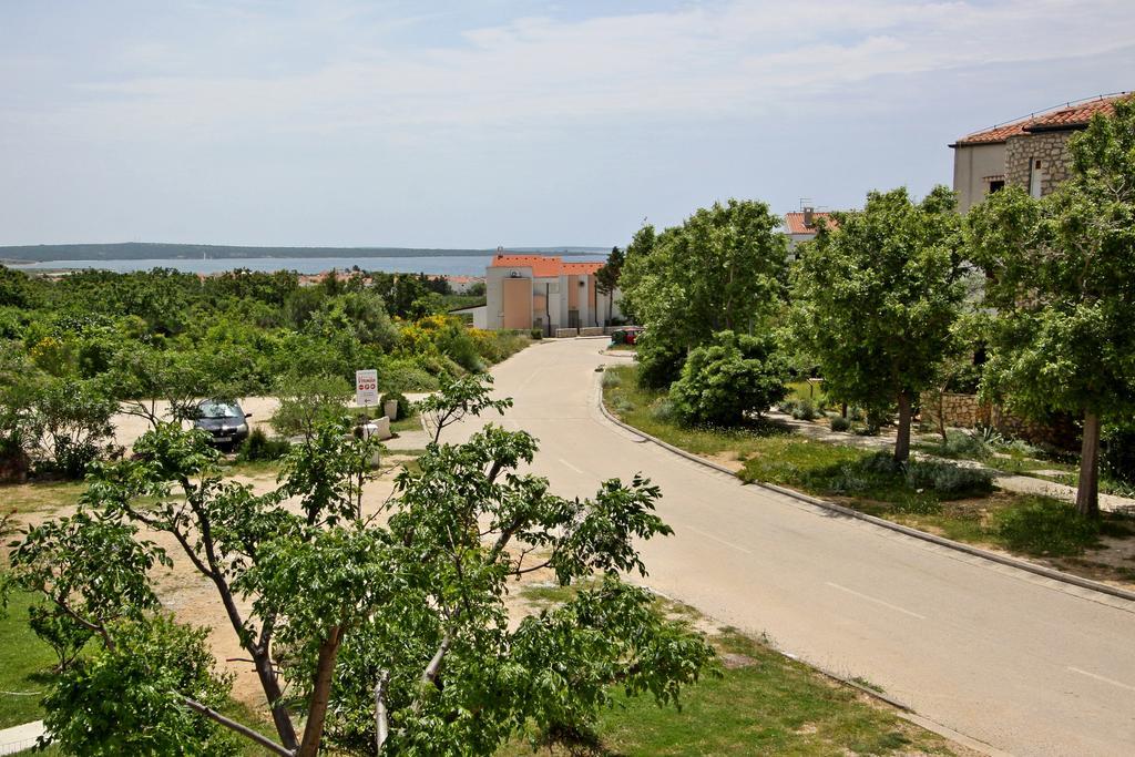 Apartmani Ruza Novalja Exterior foto