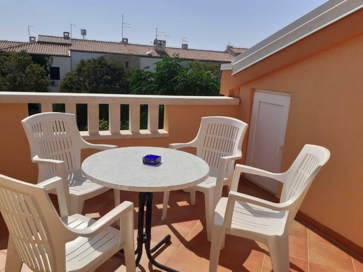 Apartmani Ruza Novalja Exterior foto