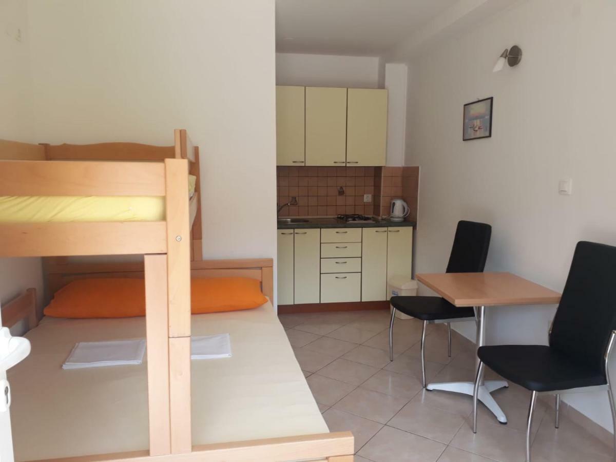 Apartmani Ruza Novalja Exterior foto