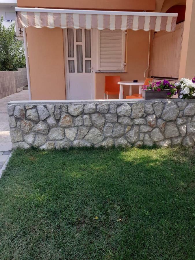 Apartmani Ruza Novalja Exterior foto